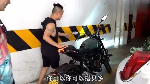 外国人坐国产摩托车视频,外国人体验国产摩托，畅游中国街头