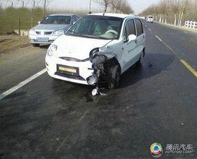 国产车和日本本田相撞视频,国产车与日本本田相撞现场惊心动魄！